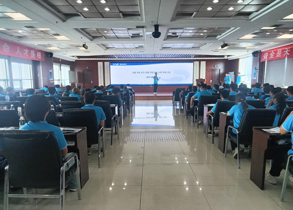 新葡的京集团35222vip农资新员工拉练成果汇报会召开